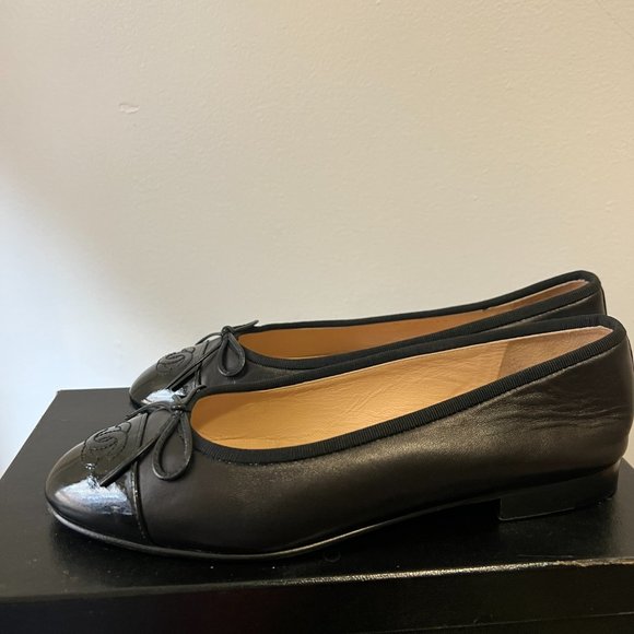 Chanel CC Interlocking CC Logo Bow Ballet Flats - Picture 13 of 15